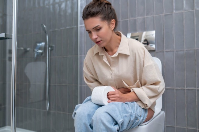 Por que o intestino preso é mais comum entre as mulheres?
